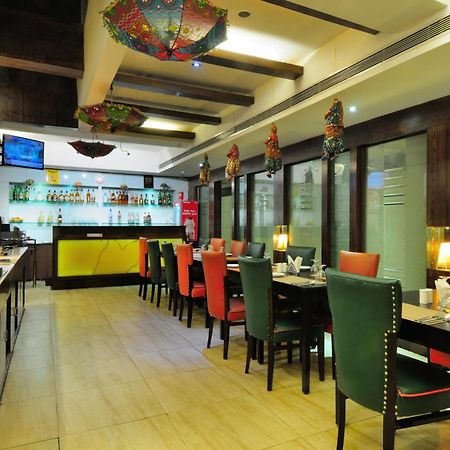 Crossroads Hotell Gurgaon Exteriör bild