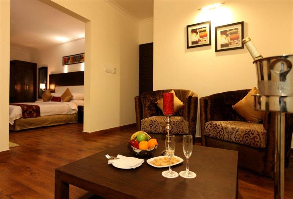 Crossroads Hotell Gurgaon Exteriör bild