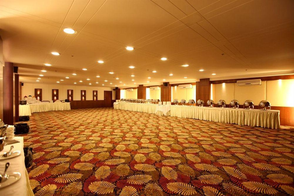 Crossroads Hotell Gurgaon Exteriör bild