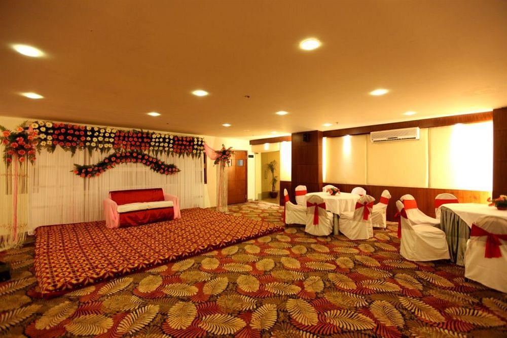 Crossroads Hotell Gurgaon Exteriör bild