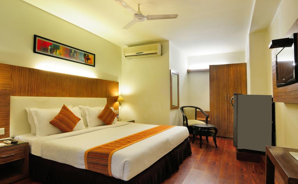Crossroads Hotell Gurgaon Exteriör bild
