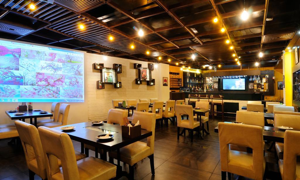 Crossroads Hotell Gurgaon Exteriör bild