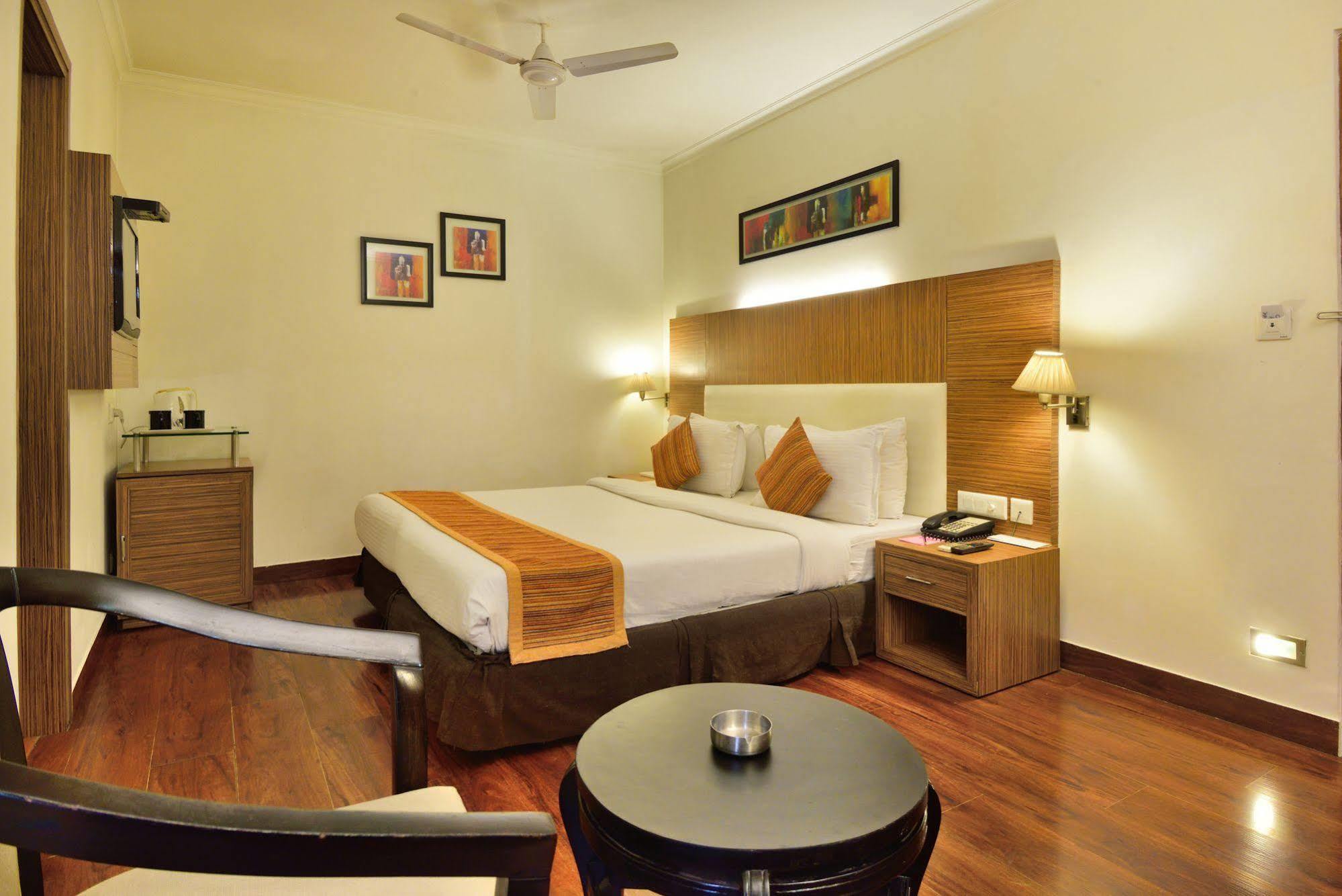 Crossroads Hotell Gurgaon Exteriör bild