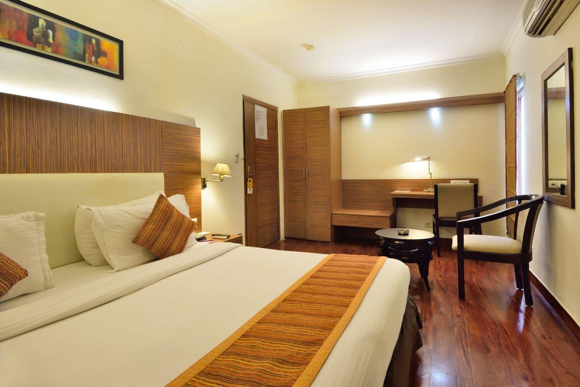 Crossroads Hotell Gurgaon Exteriör bild