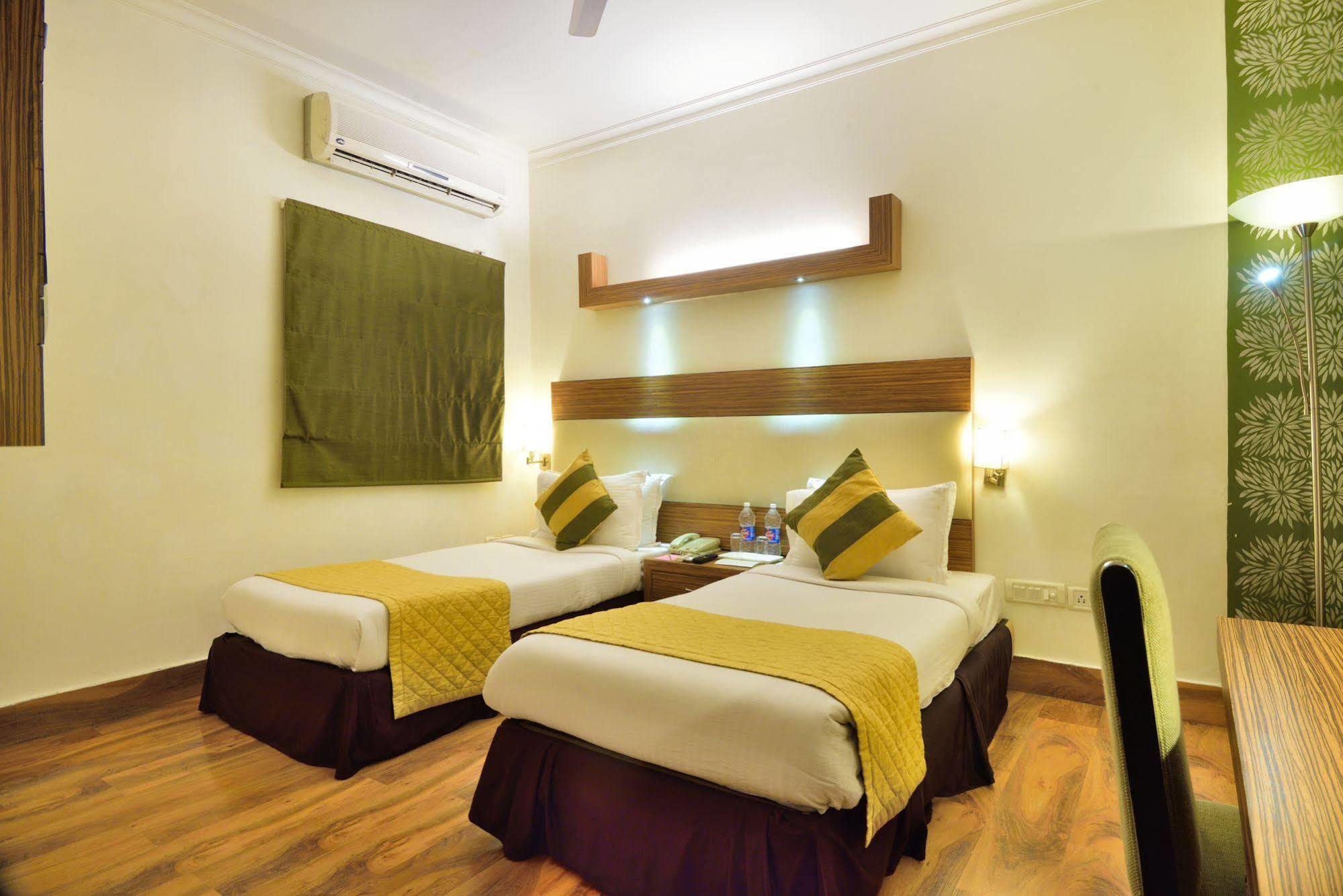 Crossroads Hotell Gurgaon Exteriör bild