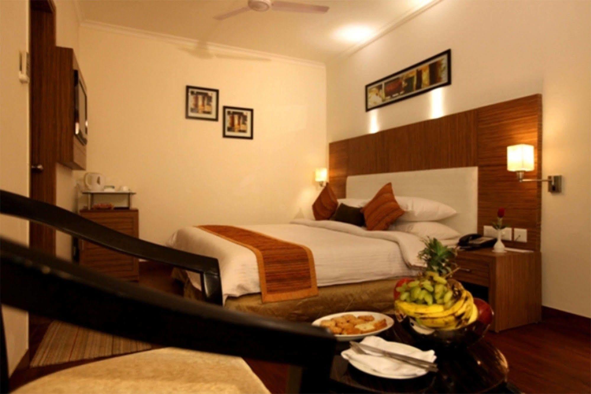 Crossroads Hotell Gurgaon Exteriör bild